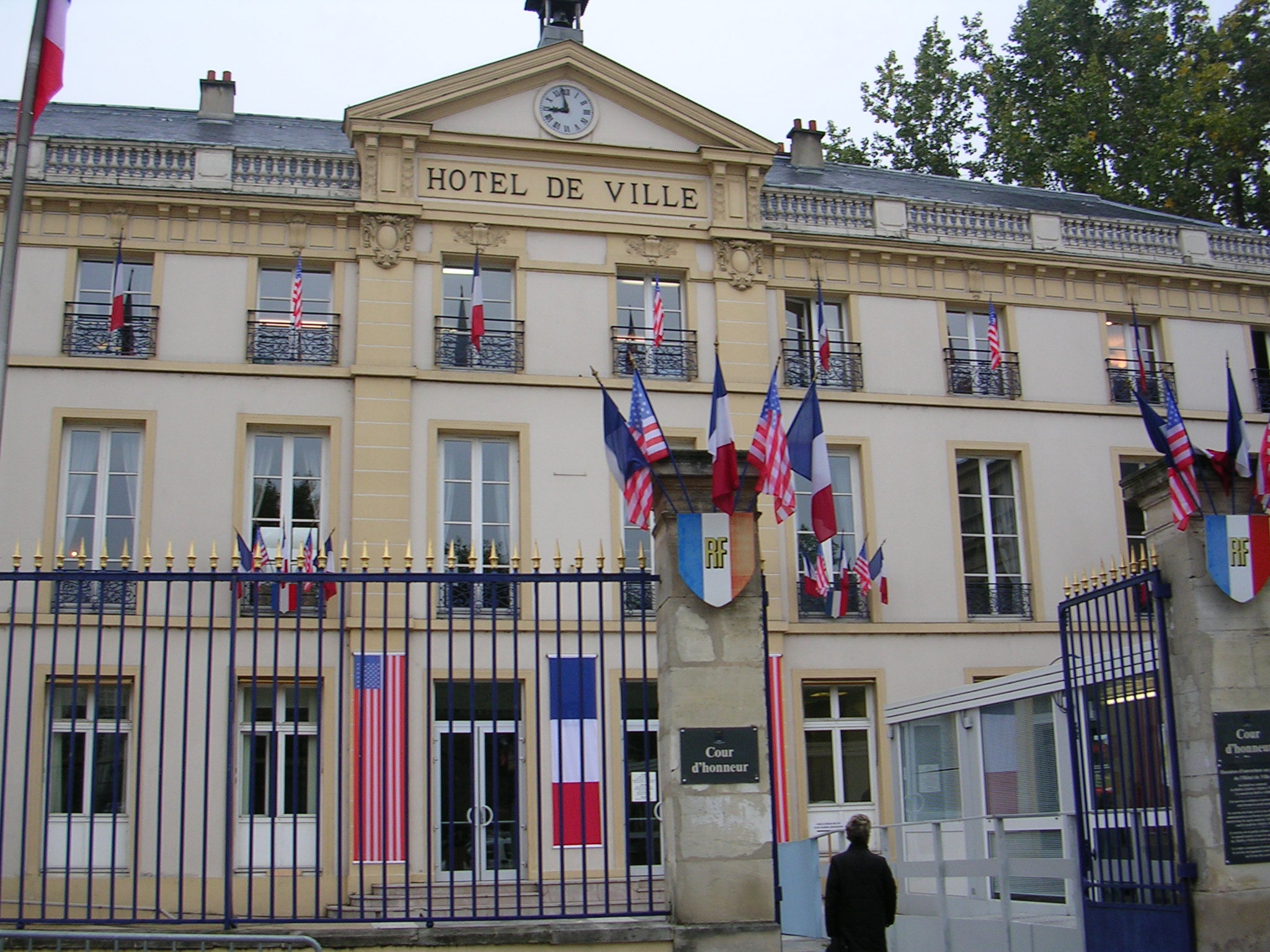 Each visit began and ended with a reception at Sevres City Hall